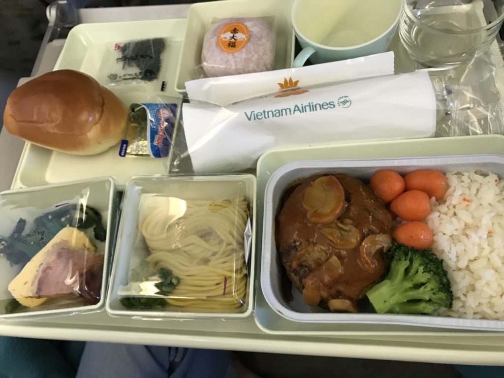 ベトナム航空の関空ダナン直行便のエコノミー機内食