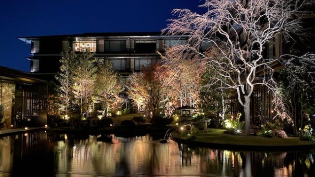 ホテルザ三井京都の庭園の夜風景