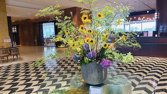 琵琶湖ホテルロビーのお花