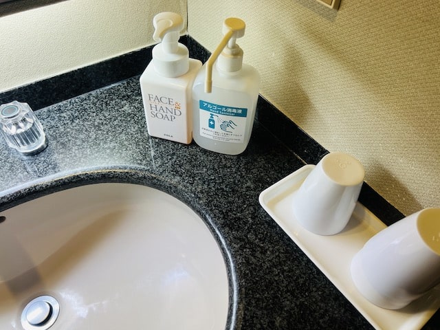 道後温泉旅館・茶玻瑠の和室客室洗面台備品