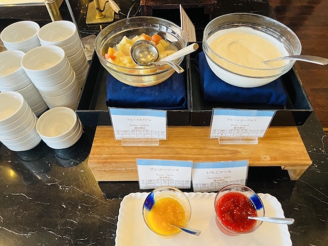 沖縄かりゆしリゾートエグゼス石垣の朝食のヨーグルト