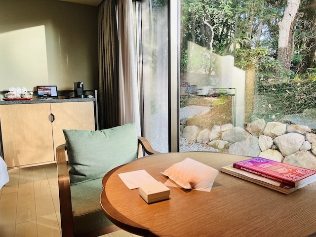 紫翠ラグジュアリーコレクションホテル奈良のベッドルームソファー3