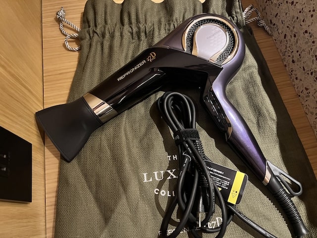 紫翠ラグジュアリーコレクションホテル奈良のバスルームのヘアドライヤー
